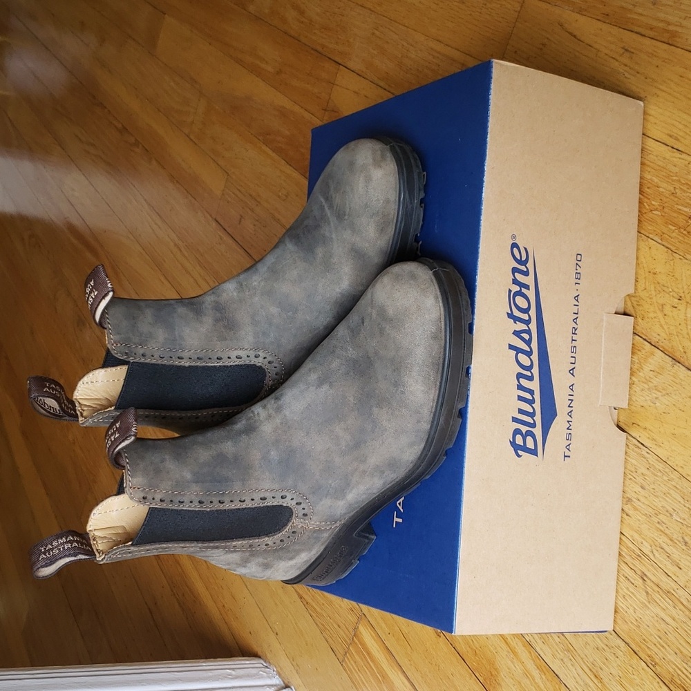Blundstone chelsea boots